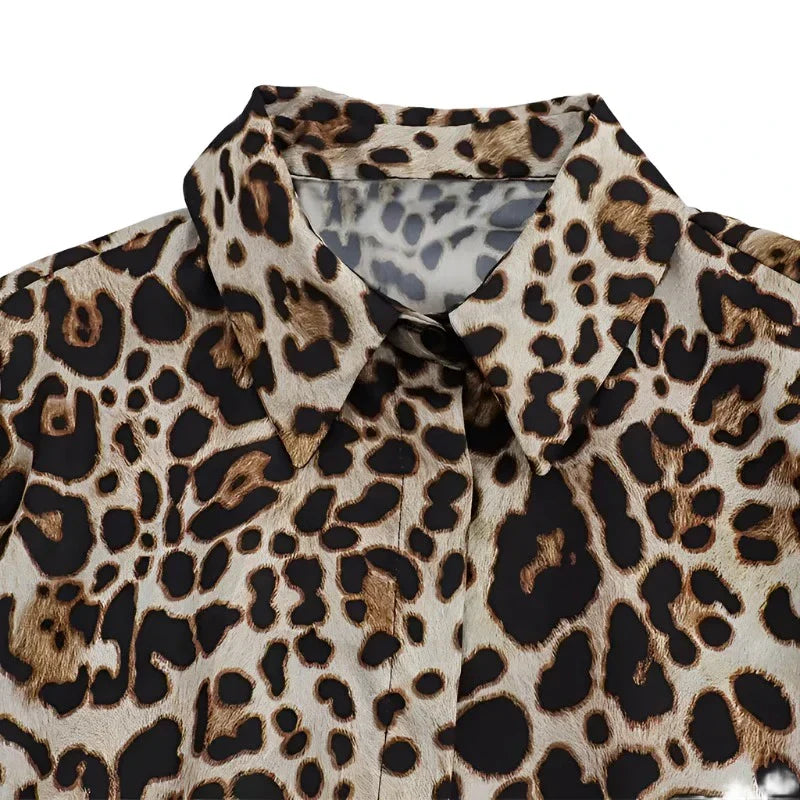 Afskåret top med leopardprint og bælte