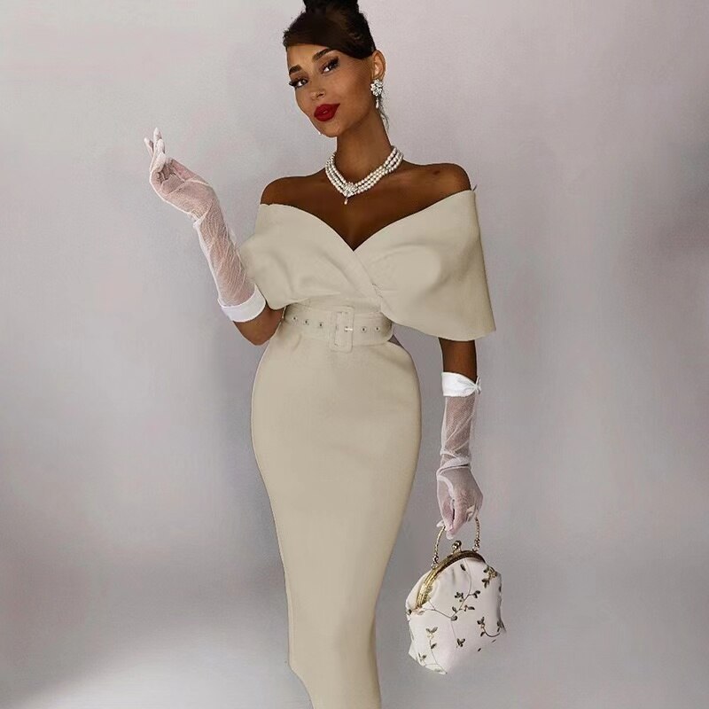 Valentina - Elegant aftenkjole med off-the-shoulder snit og bælte