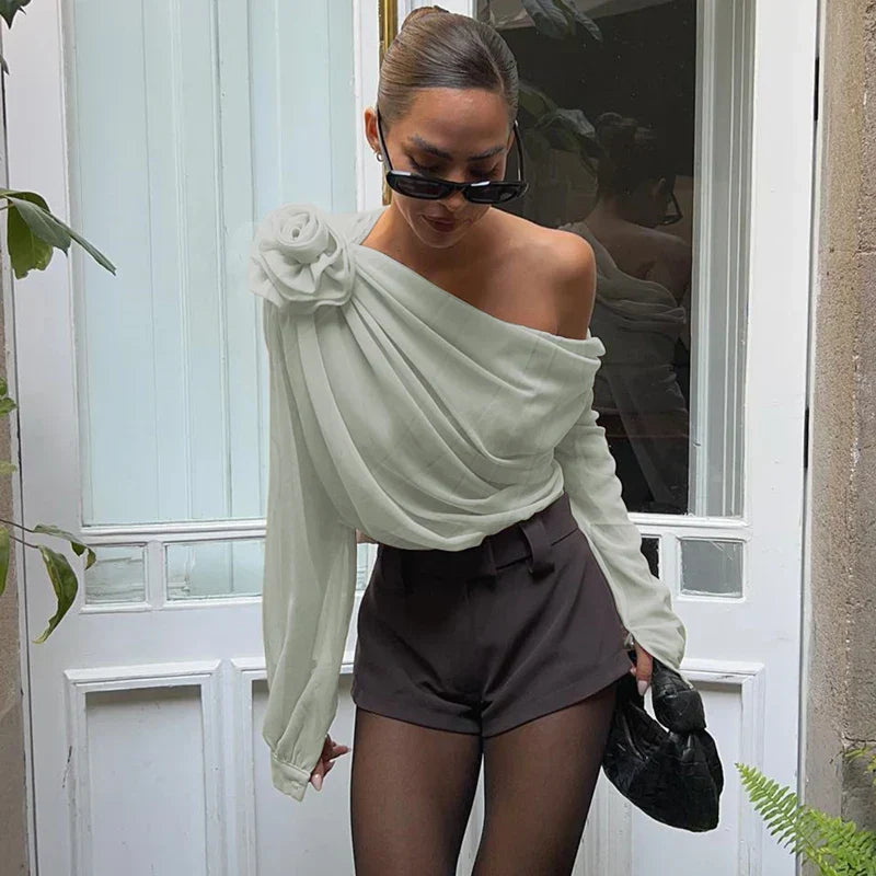 Elegant bluse med én skulder
