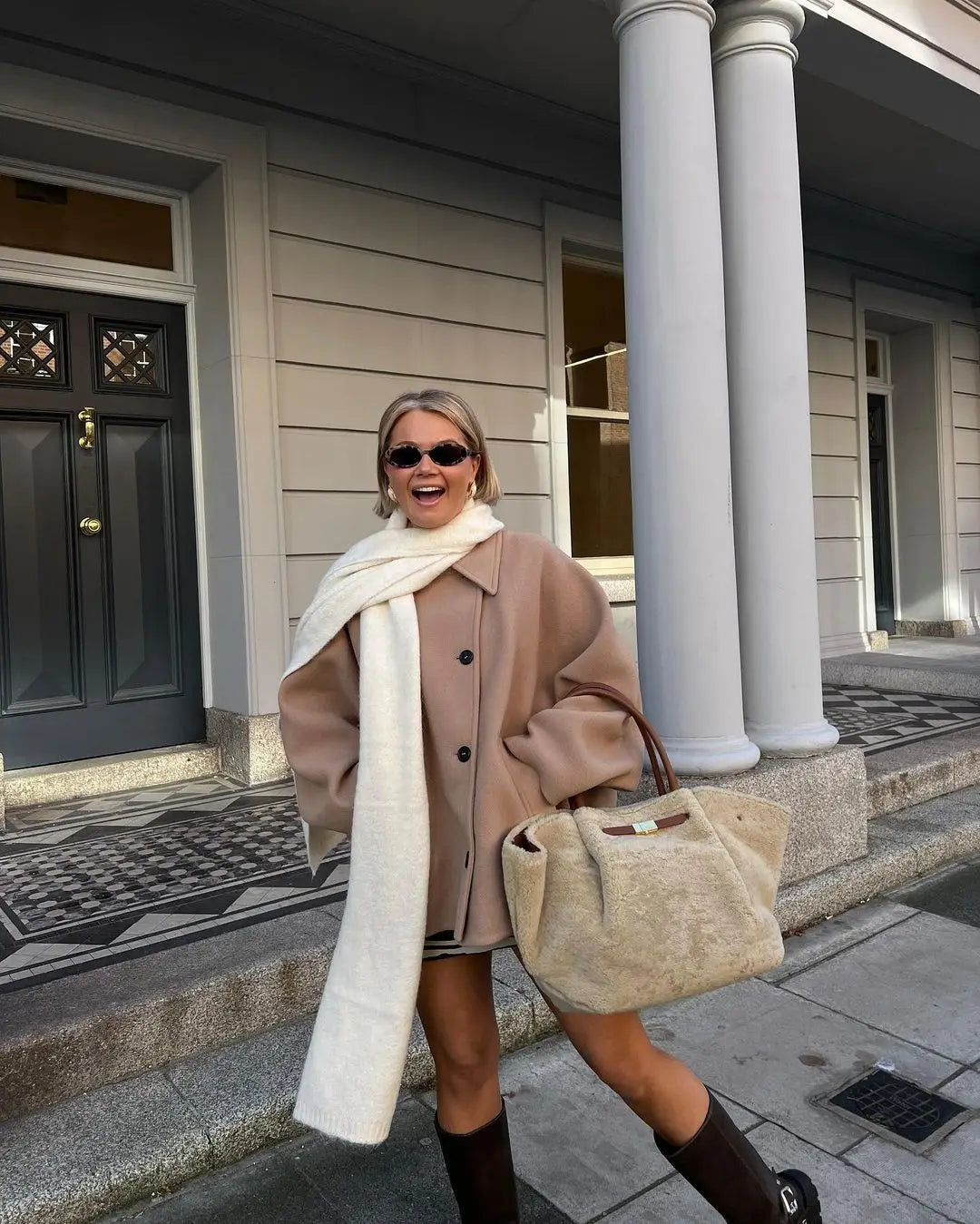 Dame Frakke - Oversized Pasform - Klassisk Krave - Knaplukning - Langærmet