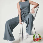 Mia - ærmeløs jumpsuit med brede ben og bindebånd i taljen