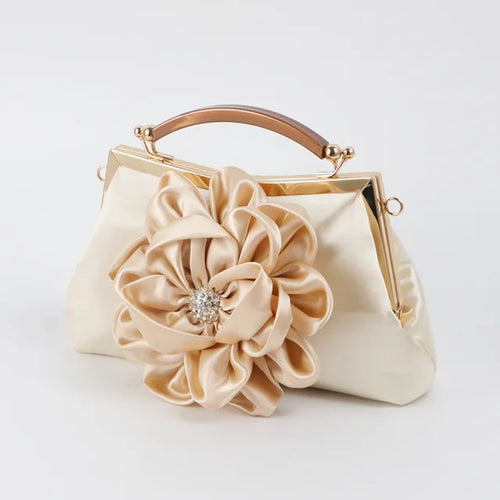 Isabella - satin taske med blomstret sløjfe og rhinstensdetalje