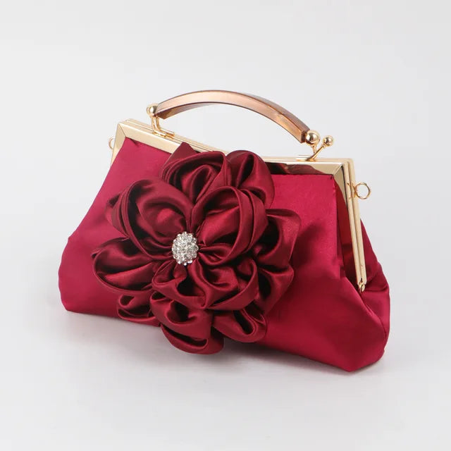 Isabella - satin taske med blomstret sløjfe og rhinstensdetalje