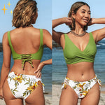 Bikinisæt med blomstret underdel og wrap-top - Jade
