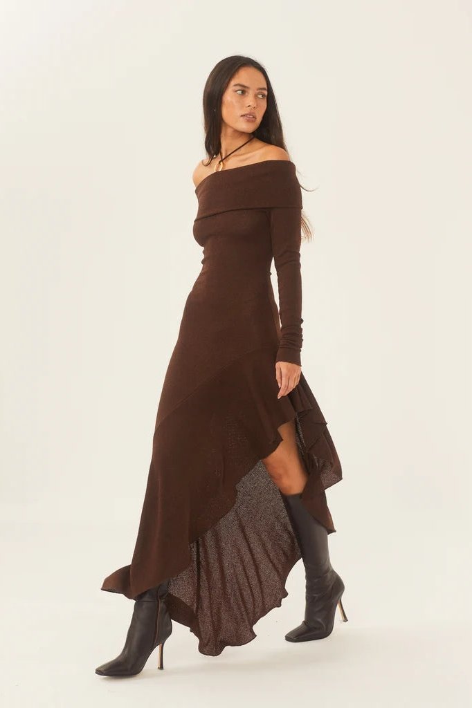 Off-Shoulder Asymmetrisk Strikkjole | Polyester | Elegant & Komfortabel
