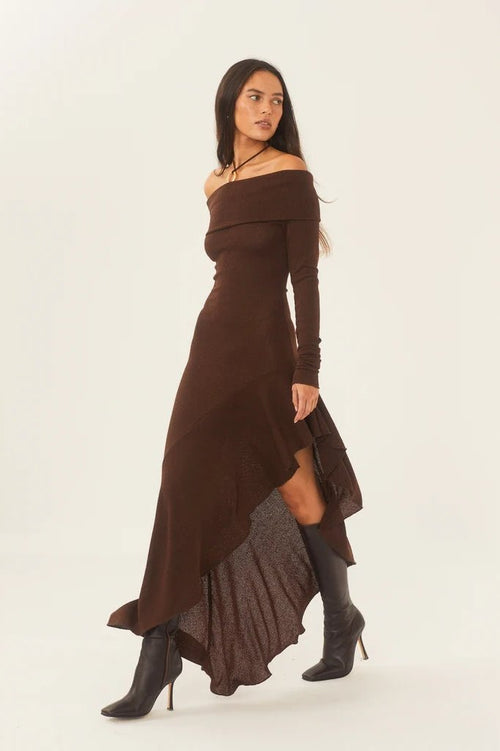 Off-Shoulder Asymmetrisk Strikkjole | Polyester | Elegant & Komfortabel