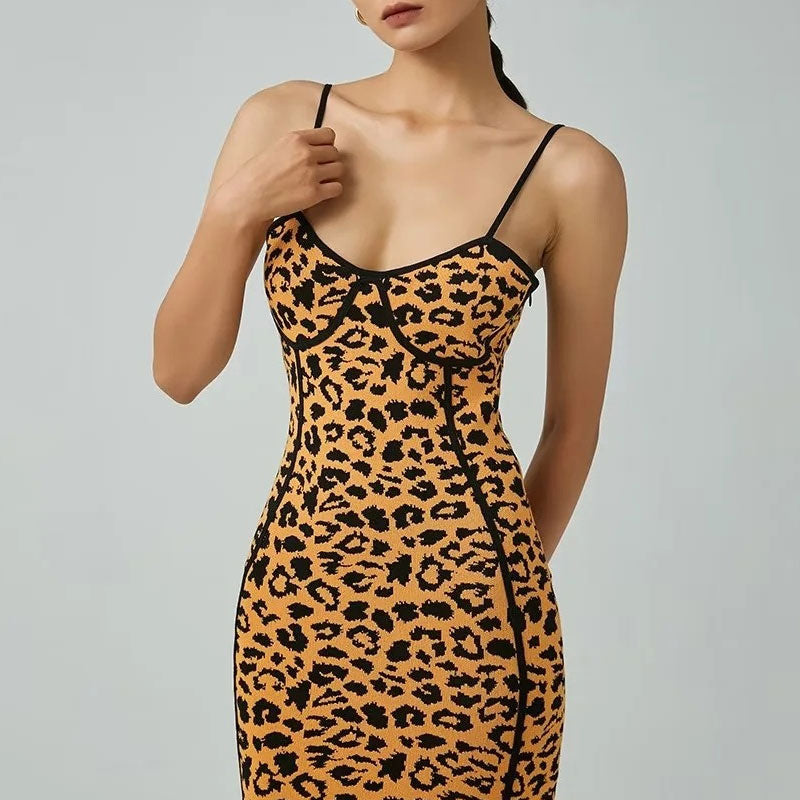 Nadia - Bodycon midikjole i leopardprint