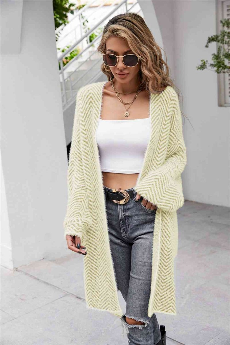 Cardigan med sildebensmønster og vamset pels
