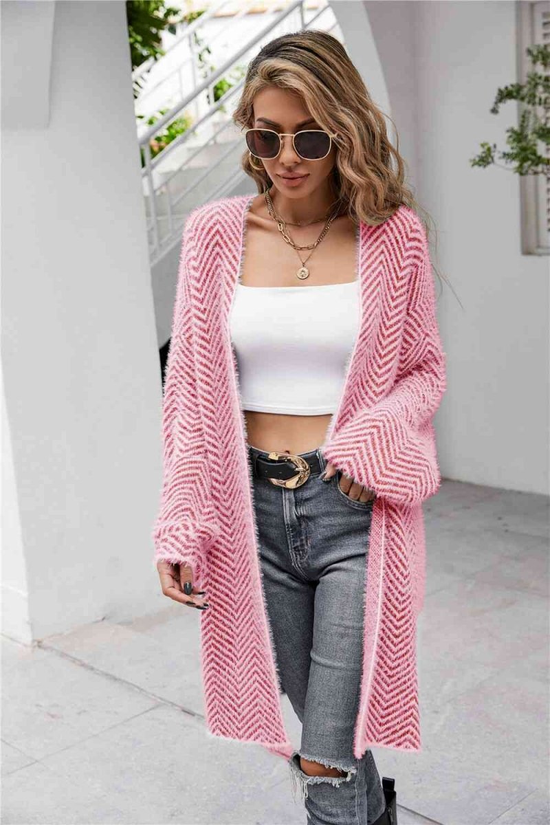 Cardigan med sildebensmønster og vamset pels