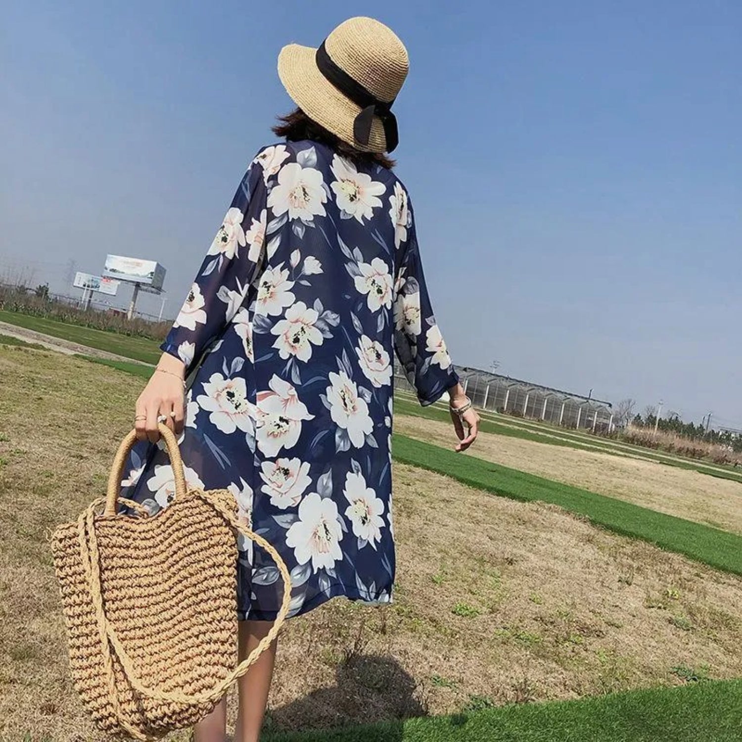 MODA blå transparent kimono med blomsterprint