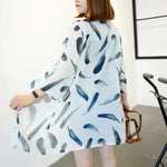 MODA hvid kimono med fjerprint og v-hals