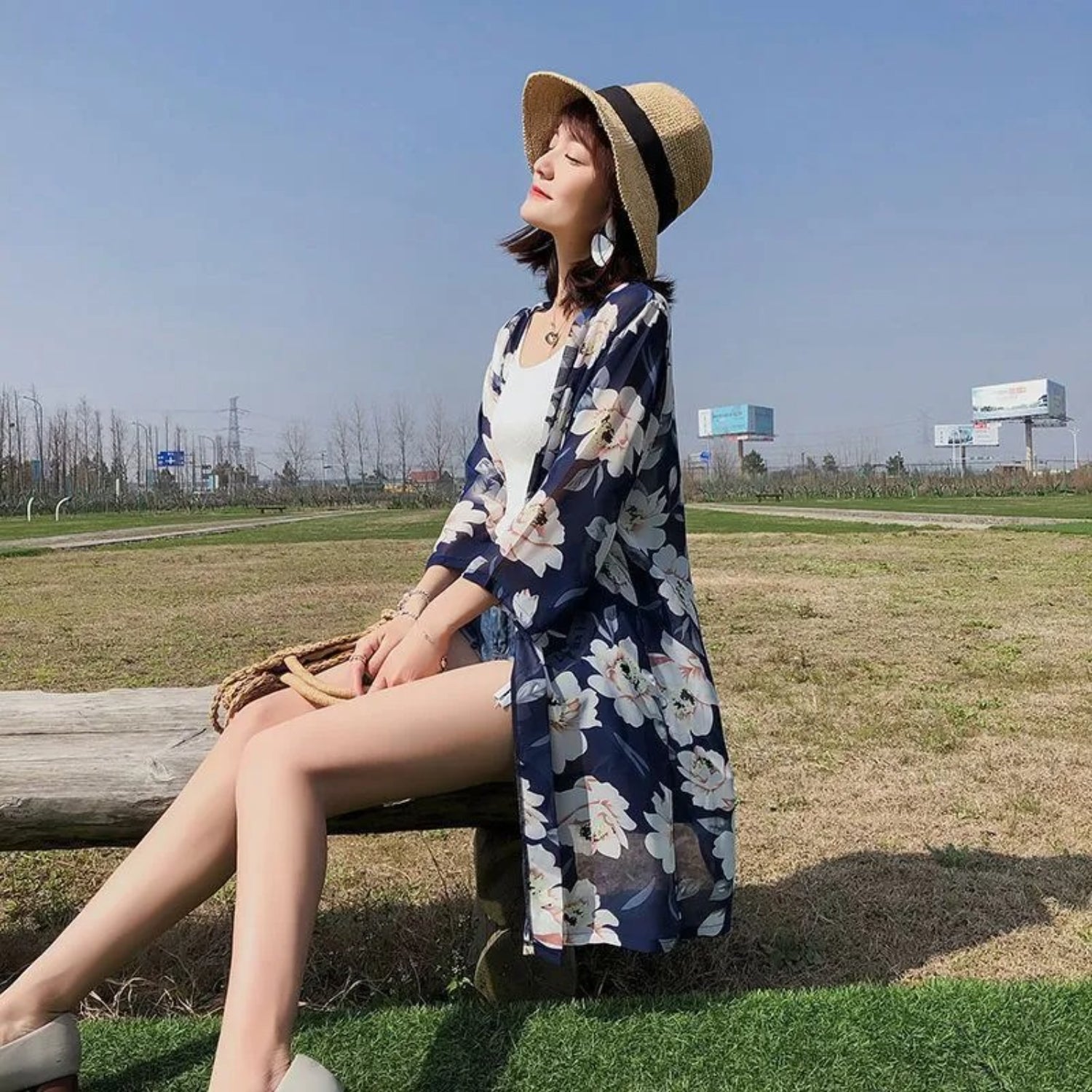 MODA blå transparent kimono med blomsterprint
