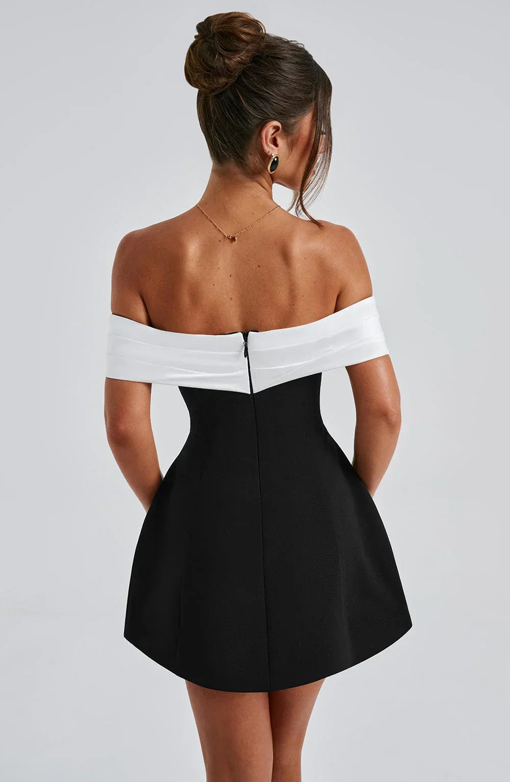 Off-Shoulder Mini Kjole | Elegant Snit | Moderne Festlook
