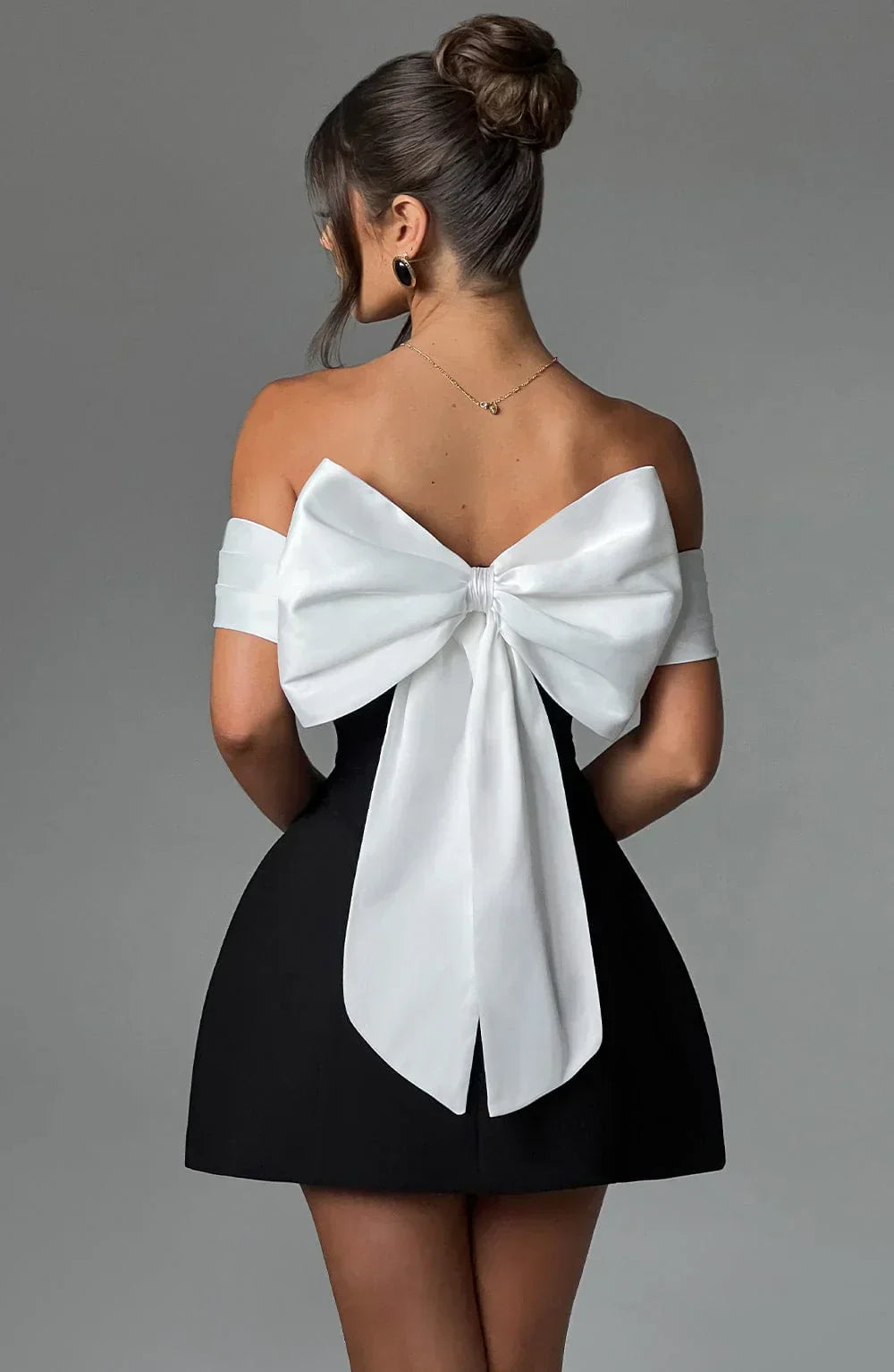 Off-Shoulder Mini Kjole | Elegant Snit | Moderne Festlook