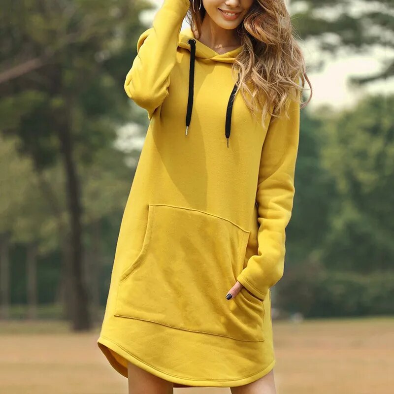 Hygge Chic: Langt sweatshirt-kjole med hætte til et trendy efterår