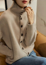Elen - Rullekravesweater med knapstolpe