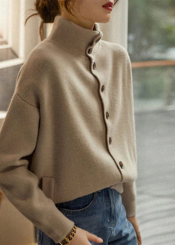 Elen - Rullekravesweater med knapstolpe