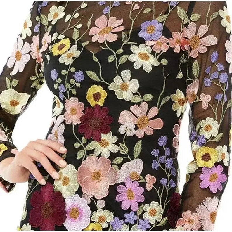 Felicity - Transparent Kjole med Blomsterapplikationer og Lange Ærmer