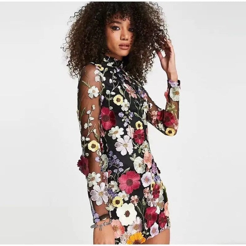 Felicity - Transparent Kjole med Blomsterapplikationer og Lange Ærmer