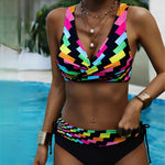 Nora - Stilfuld sommer bikini i flerfarvet