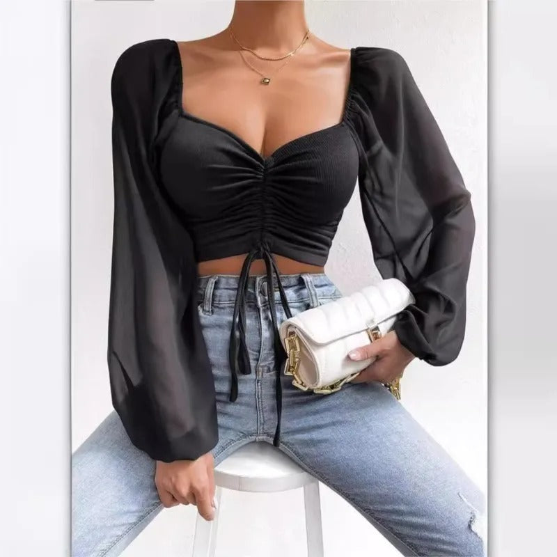 Rød cropped bluse med rynker