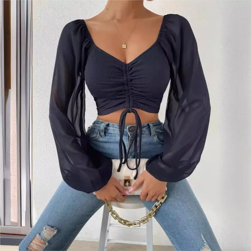 Rød cropped bluse med rynker