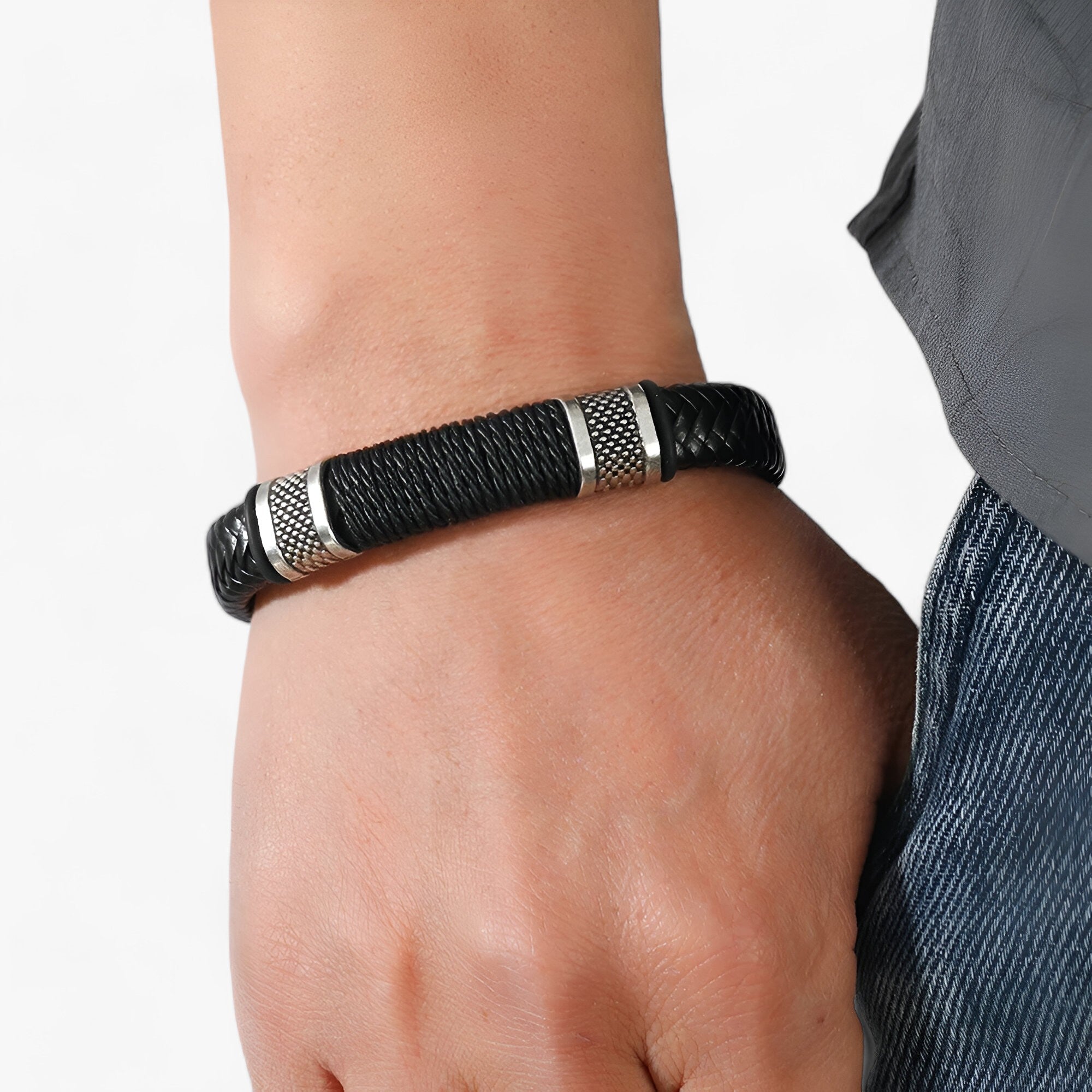 Liam | Premium Læderarmbånd - Stilfuld og Holdbar til Enhver Lejlighed