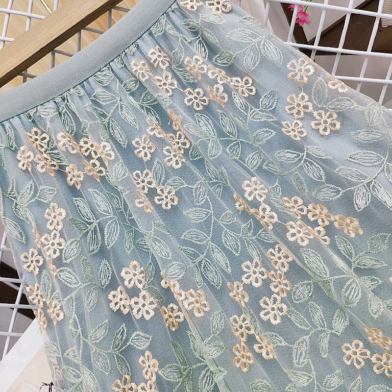 Seraphina - blomstret broderet tylnederdel med elastisk linning