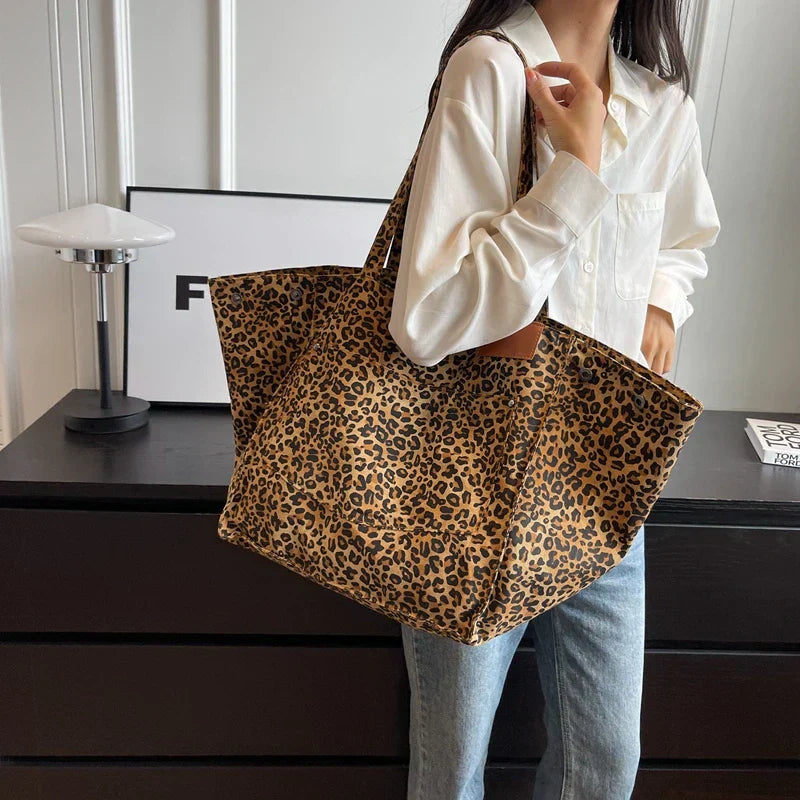 Overdimensioneret bæretaske i kanvas med leopardprint - Margaret