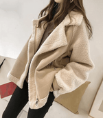 Dame Jakke - Oversized Fit - Imiteret Lammeskind - Bred Revers - Lynlåsdetaljer